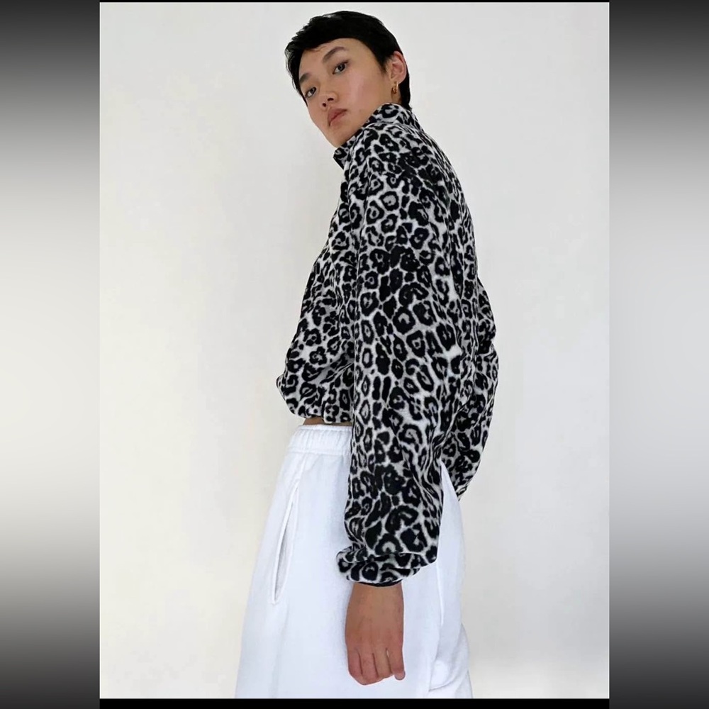 Aritzia TNA 1/4 zip fleece - black white snow leopard cropped athleisure